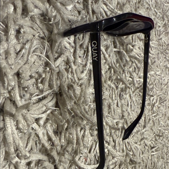 Quay Black Aviator polarized Sunglasses - Picture 3 of 6